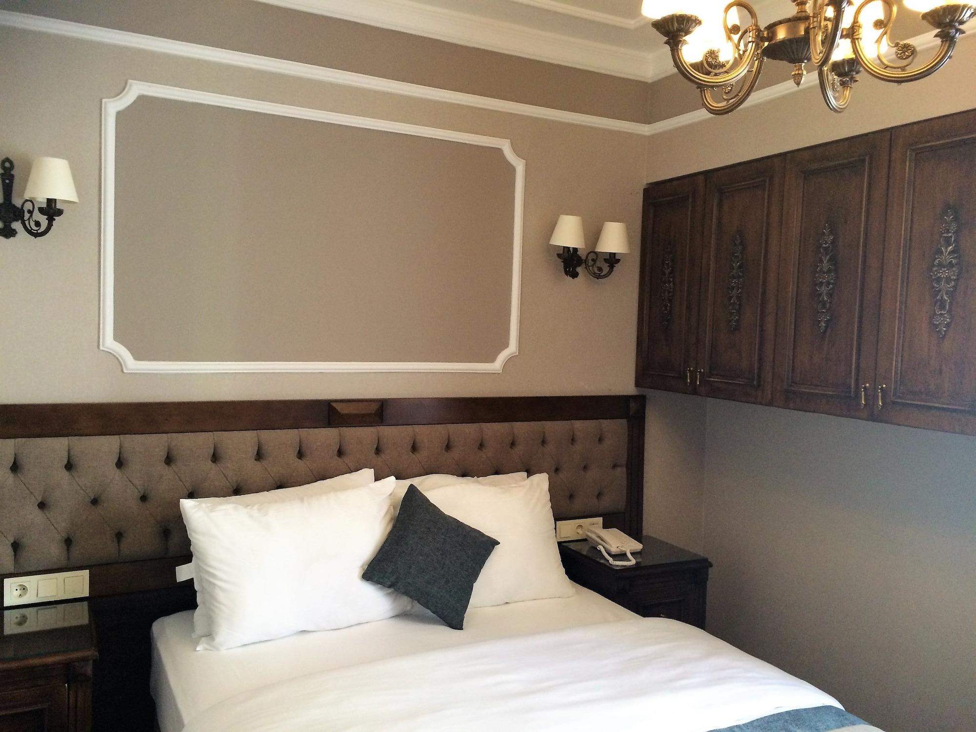 Ahmet Efendi Konagi Hotel Istanbul Eksteriør billede A bedroom at the hotel