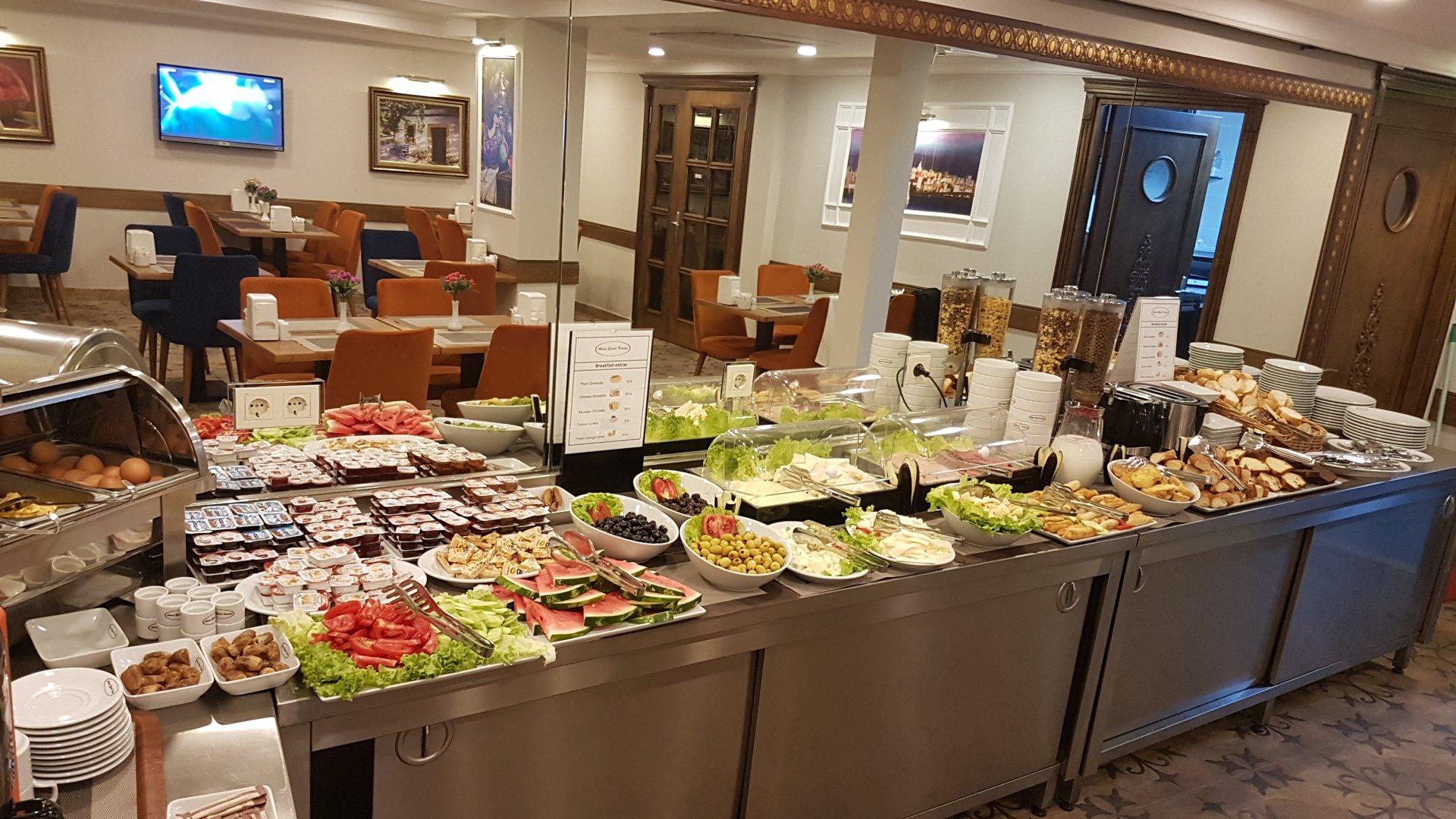 Ahmet Efendi Konagi Hotel Istanbul Eksteriør billede A buffet at a hotel