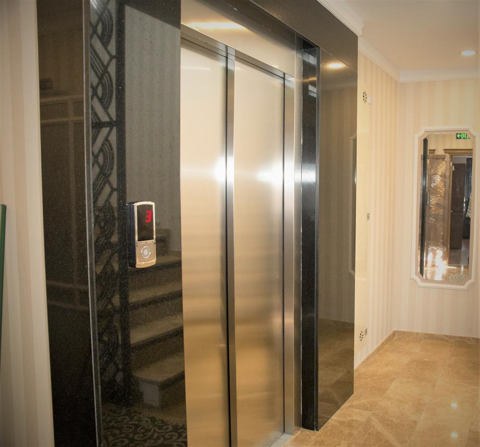 Ahmet Efendi Konagi Hotel Istanbul Eksteriør billede A residential elevator