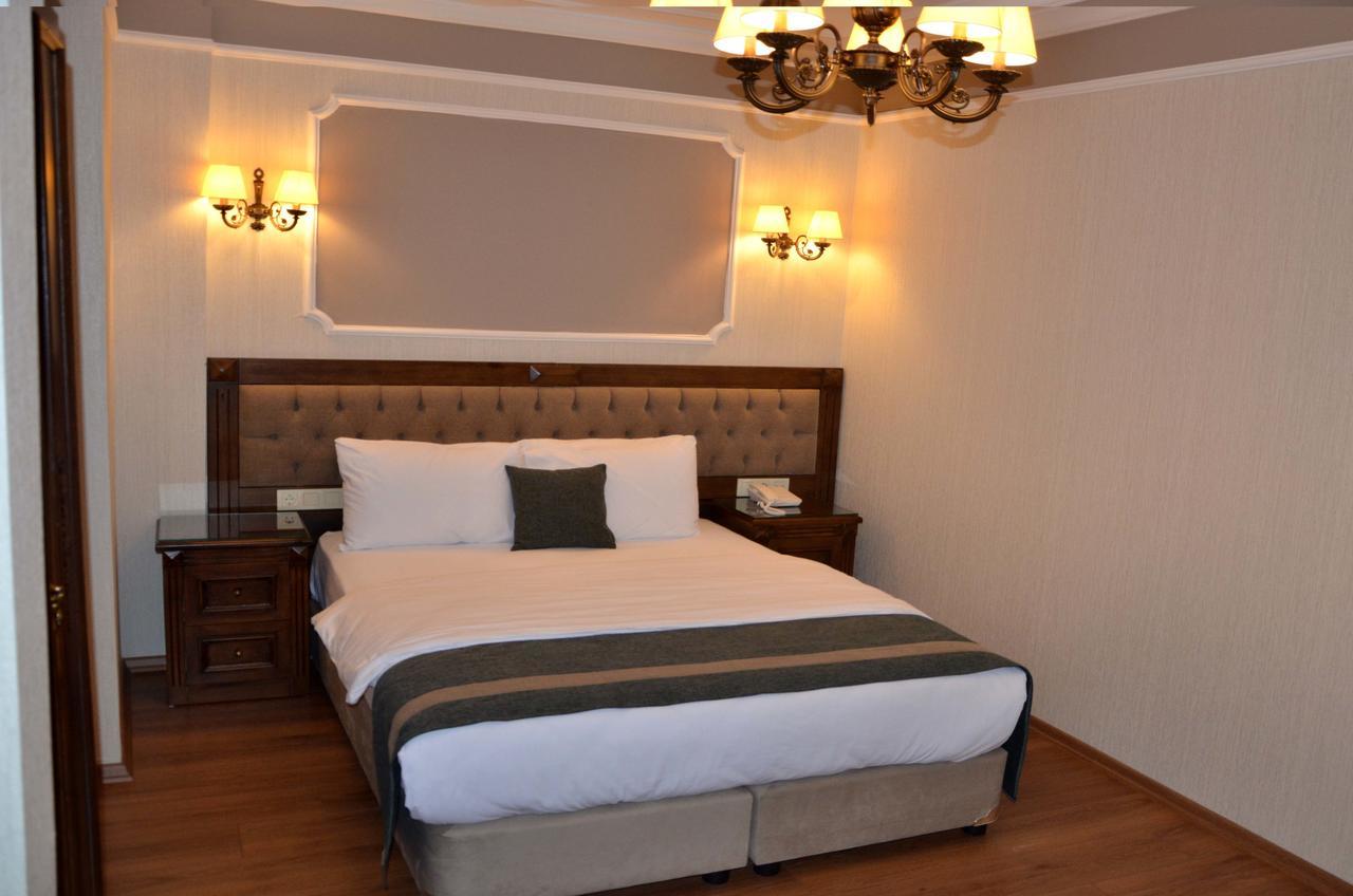 Ahmet Efendi Konagi Hotel Istanbul Eksteriør billede A bedroom at the hotel
